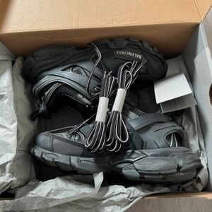 Balenciaga tracks runners